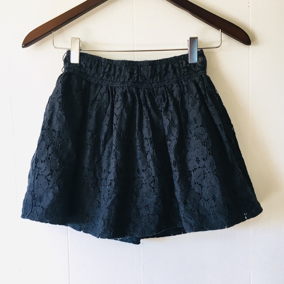 • SOLD // a&f basic navy flirty mini skirt • - Picture 2 of 7